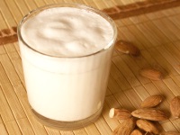 Миндальное молоко — польза и вред