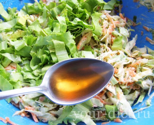 Капустный салат с чесночной заправкой